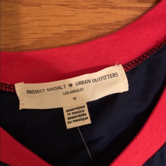 Urban Outfitters navy cropped tee - Picture 3 of 4